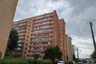 Str. Harmanului, apart cu doua camere, loc de parcare, boxa, necesita renovare