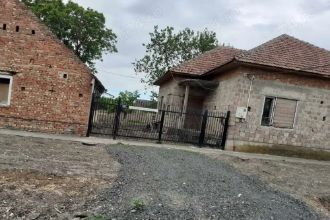 2 Case de vanzare