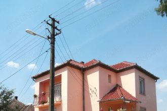 Vand casa cu etaj