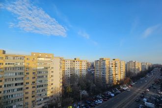 Apartament cu 3 camere semidecomandat in Chisinau