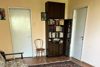 Apartament cu 4 camere semidecomandat in Titan