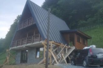Cabane tip A frame
