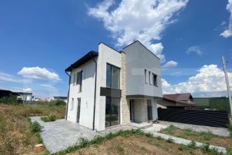Casa individuala cu 5 camere in Rediu