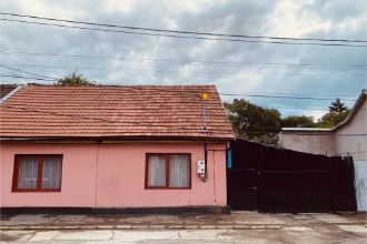 vand casa Petrosani , colonie in spatele gari