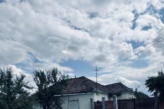 Vand casa spa?ioasa sepreus Jud Arad