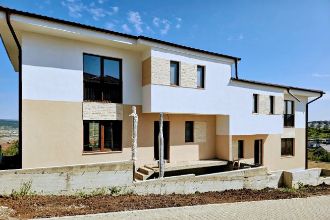 Casa alipită Dezmir 