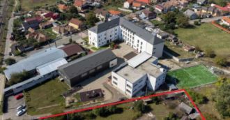 Vand teren in Gherla (Judetul Cluj) langa liceul Kemény Zsigmond Elméleti Líceum