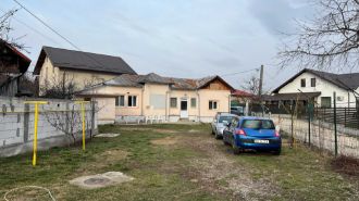 Casa la 800m de targul saptamanal