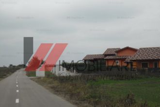 Sanandrei teren pe soseaua principala