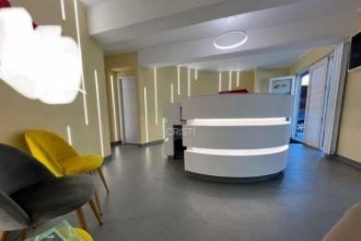 SPATIU comercial de LUX in fata statiei STB