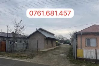 Vand casa situata central comuna Boldu