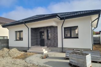 Casa cu 4 camere in Tunari