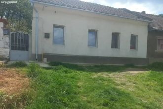 Vind casa Bocsa Montana in Centru linga fosta Posta