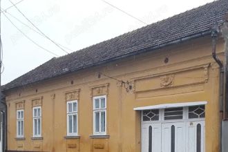 Vand casa, sat Comora?te
