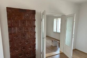 Vand casa cu etej in Episcopia