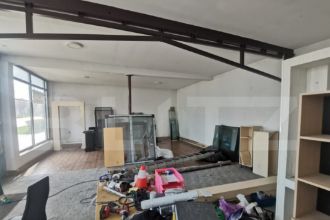 Spatiu birou/comercial, 70 mp, vitrina, 3 parcari, zona Damb
