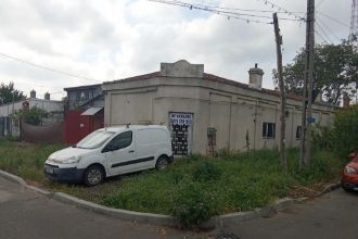 Locuinta sau spatiu comercial Islaz