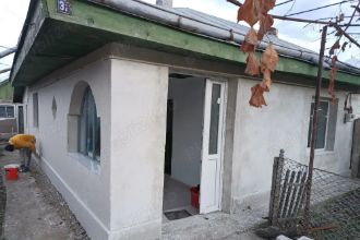 Casa de vanzare in Bacau zona Tache la 1 km de podul de la Narcisa