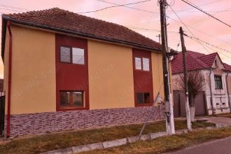 Casa de vanzare in Marpod, 30 km de Sibiu, parter si etaj si teren 800 mp
