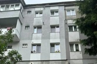 Etaj 1 zona Traian central 40mp 45.000 negociabil
